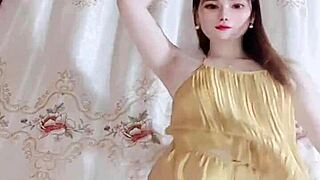 Viet Teen Dancing on Bigo Live Stream