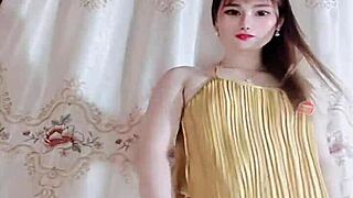 Viet Teen Dancing on Bigo Live Stream