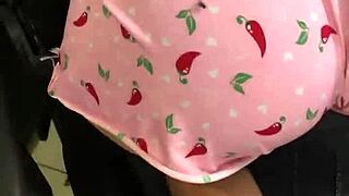 o padrasto pervertido interrompe a enteada para usar ela como sex toy 😏