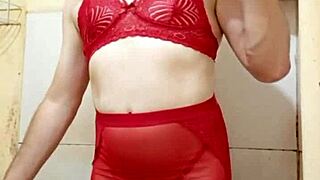 Cdzinha de Lingerie mostrando o pintinho