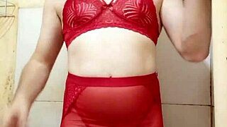 Cdzinha de Lingerie mostrando o pintinho
