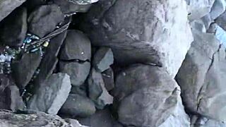 Conheci uma baixinha gordinha e sexy na praia de nudismo não perca esse vídeo veja até final olha o que aconteceu 😏