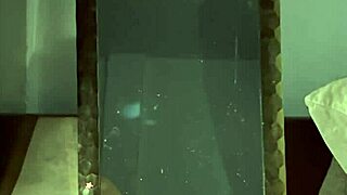 gotica culona masturbandose