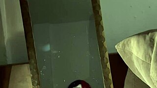 gotica culona masturbandose