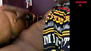 I, the beautiful wife, ride big dick in the kitchen and squirt.