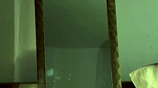 gotica culona masturbandose