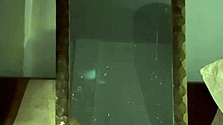 gotica culona masturbandose