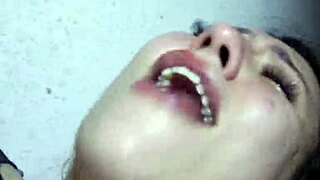 ninfomaniaca dando o c� no por�o