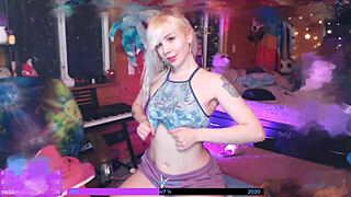 Does blonde camgirl play with her titties and ass?