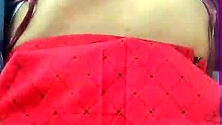 I'm a hairy teen flashing my beaver in public Ibirapuera park.