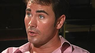 الحلوة اللاتينية غابي تتناك شرجياً عميقاً تمص حلقياً تصبع وتلحس في الفصل بجوارب طويلة كعوب