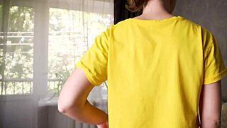 Real amateur thong ass tease in the gym.