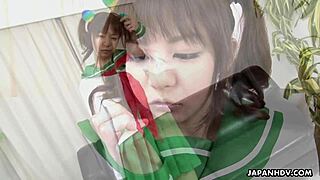 Tender japanese teen gets her pussy shaved and fingered close up