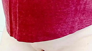 Mature Mom's Pussy Sliding in an Exhibitionist Display