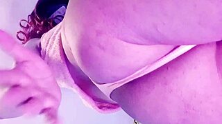 Trailer Tranny Disfruta Unos Deliciosos Malvaviscos Hasta Volverlos Viscosos - Maddy Diamond, fingering her ass with dildo for a creampie!