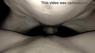 แหกหีเธอเอาควยถูแตดให้เธอเสียวหีก่อนจะเปิดซิงหีของเธอ