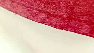 Mature Mom's Pussy Sliding in an Exhibitionist Display