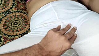 Indian Muslim Girlfriend Gives Sexy Handjob To Boyfriend