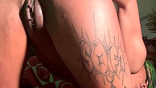 anal virgin stretches asshole?