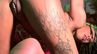 anal virgin stretches asshole?