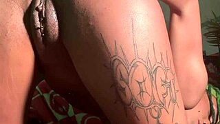 anal virgin stretches asshole?