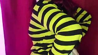 Stepsister getting hot from nudes, coming with ass plug 😈