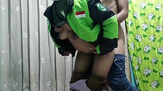 Amateur Prank Where Delivery Girl Gets Fucked Doggystyle During Food Order