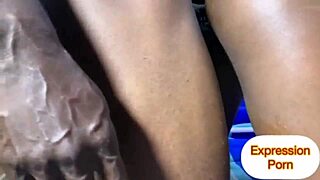 En stygg tjej som älskar stor kuk och alltid vill ha mer!