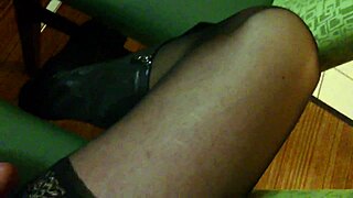 shemale masturbates in stockings