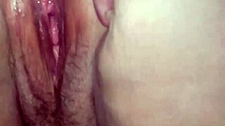 Het MILF i rosa string får creampie i casual kul