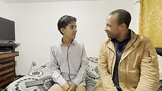 Discapacitado vergon rompe el culo a su companero