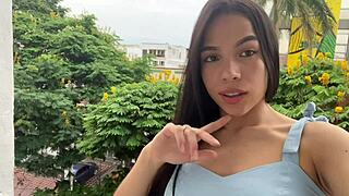 rica colombiana complaciendose mostrando su cara perversa y sus ricas tetas se viene con todo - sacando su leche