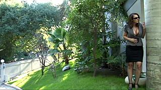 Mandy Sweet Se Fait Défoncer Par Une Grosse Bite Noire!