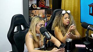 The Naughty Novinha Showed Her Ass, Winked At Camera For You, What She Deserves - Bruna & Isa