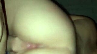 novinha safada cavalgando bem gostoso e gemendo muito