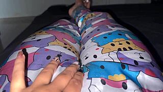 Me encanta follarme el coño antes de ir a la universidad