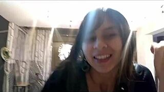 Hago a Mi Amiga Subir la Escalera y Le Vi Su Hilo Mientras la Llevo a Comer Para Luego Atorarla en Su Propio Cuarto de Semen ¿Volveremos a Tener una Cita?