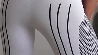 Brag124wife does some sexy cardio at the gym in her update