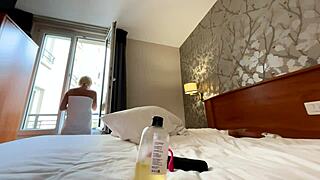 Watch this squirting camgirl orgasm!