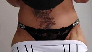 Brag124wife does some sexy cardio at the gym in her update