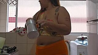 usando um shorts curto e socado pra mostrar que eu quero vara