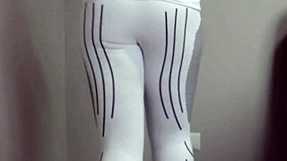 Brag124wife does some sexy cardio at the gym in her update