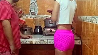 ay que rico recibo mi cremita de semen en la cara, tan bueno para el cutis.