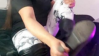 Colombian aunt with giant cameltoe masturbates for nephew