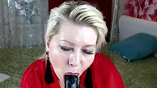 Mature webcam slut AimeeParadise masturbation art 😏