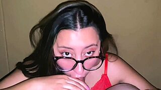 La Joven Puta Da Sexo Oral Despiadado A Su Hermanastro