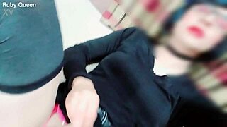 linda jovencita ladyboy caliente gets anal penetration and masturbation