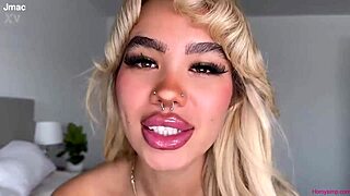 beautiful luna luxe gets horny and fucks her shaved pussy!