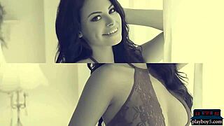 Stunning Milf Babe With Ass And Titties Showing Off