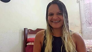 latina webcam girl reaches orgasm with her fan